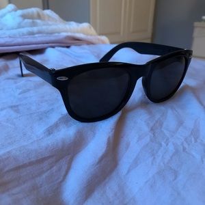 🍉 Black sunglasses